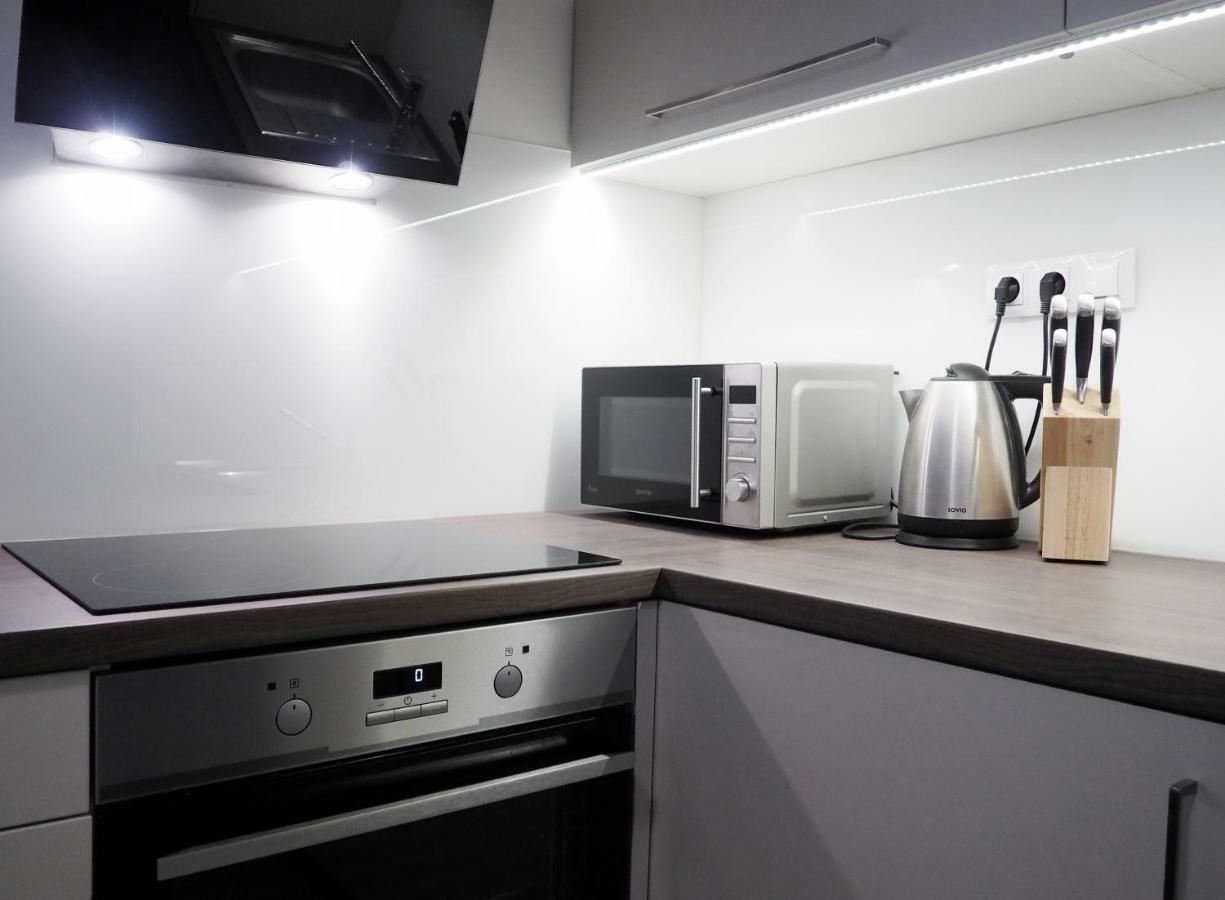 Hradec Králové Ap10 - Apartments 4U Brezinova "Overnight Simply" מראה חיצוני תמונה