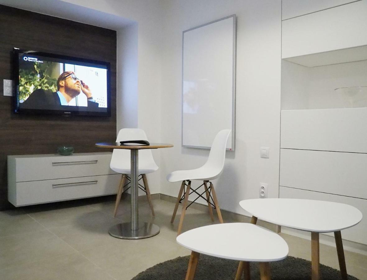 Hradec Králové Ap10 - Apartments 4U Brezinova "Overnight Simply" מראה חיצוני תמונה