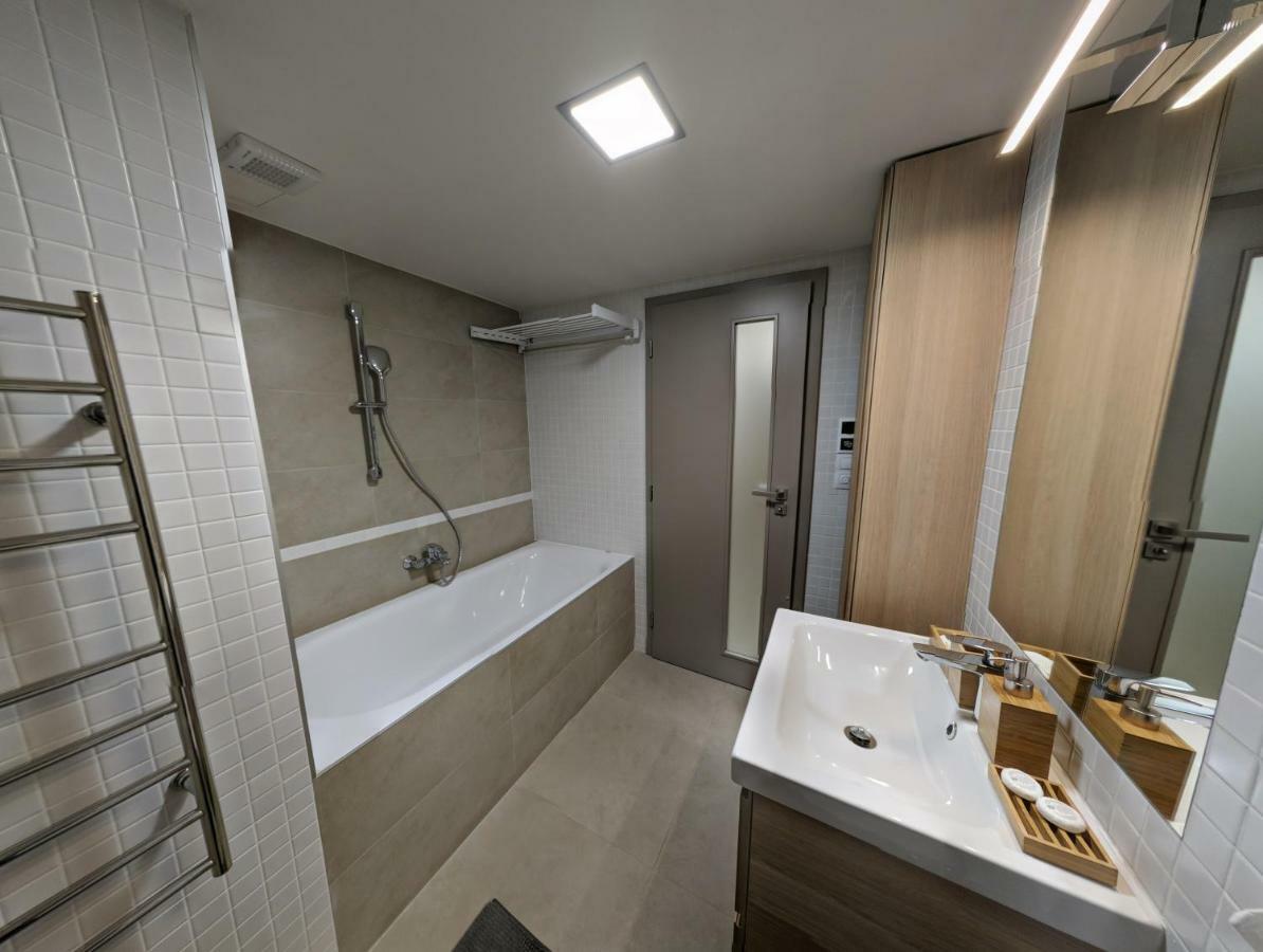 Hradec Králové Ap10 - Apartments 4U Brezinova "Overnight Simply" מראה חיצוני תמונה