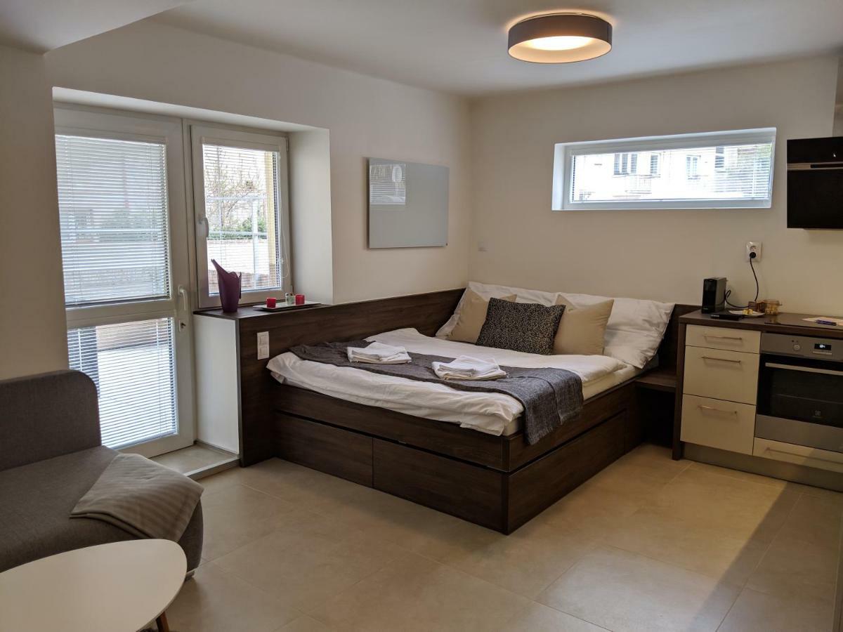 Hradec Králové Ap10 - Apartments 4U Brezinova "Overnight Simply" מראה חיצוני תמונה